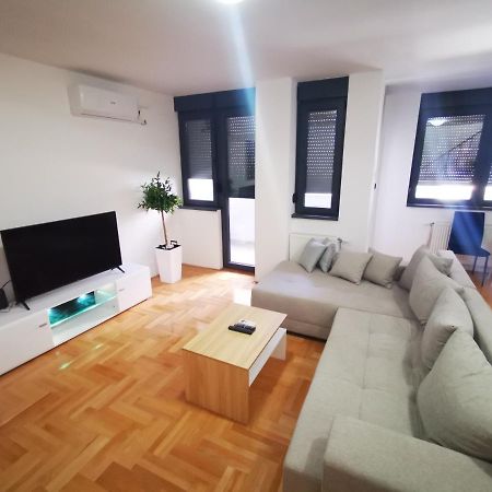Riviera Apartments Ni Exteriör bild