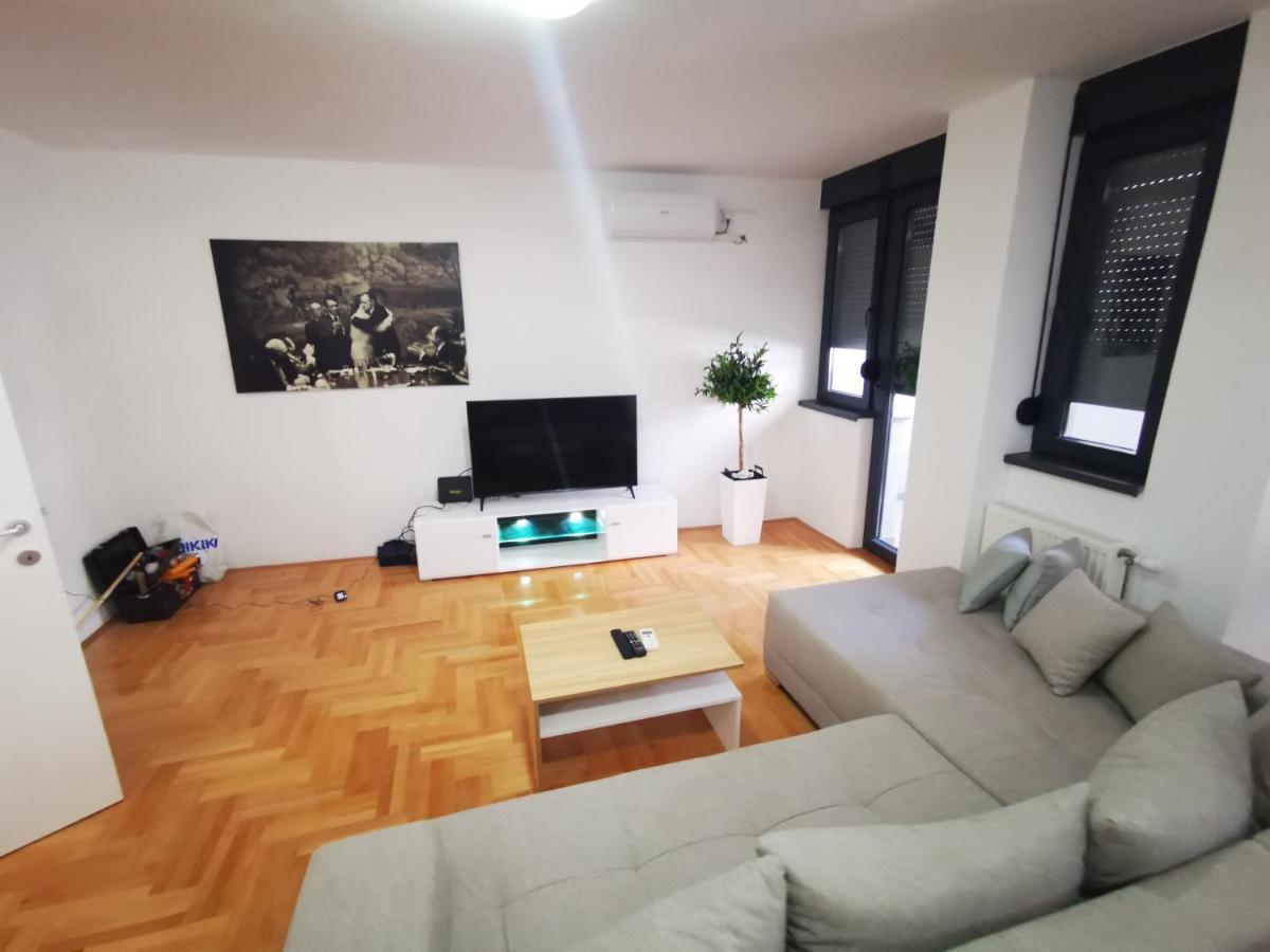 Riviera Apartments Ni Exteriör bild