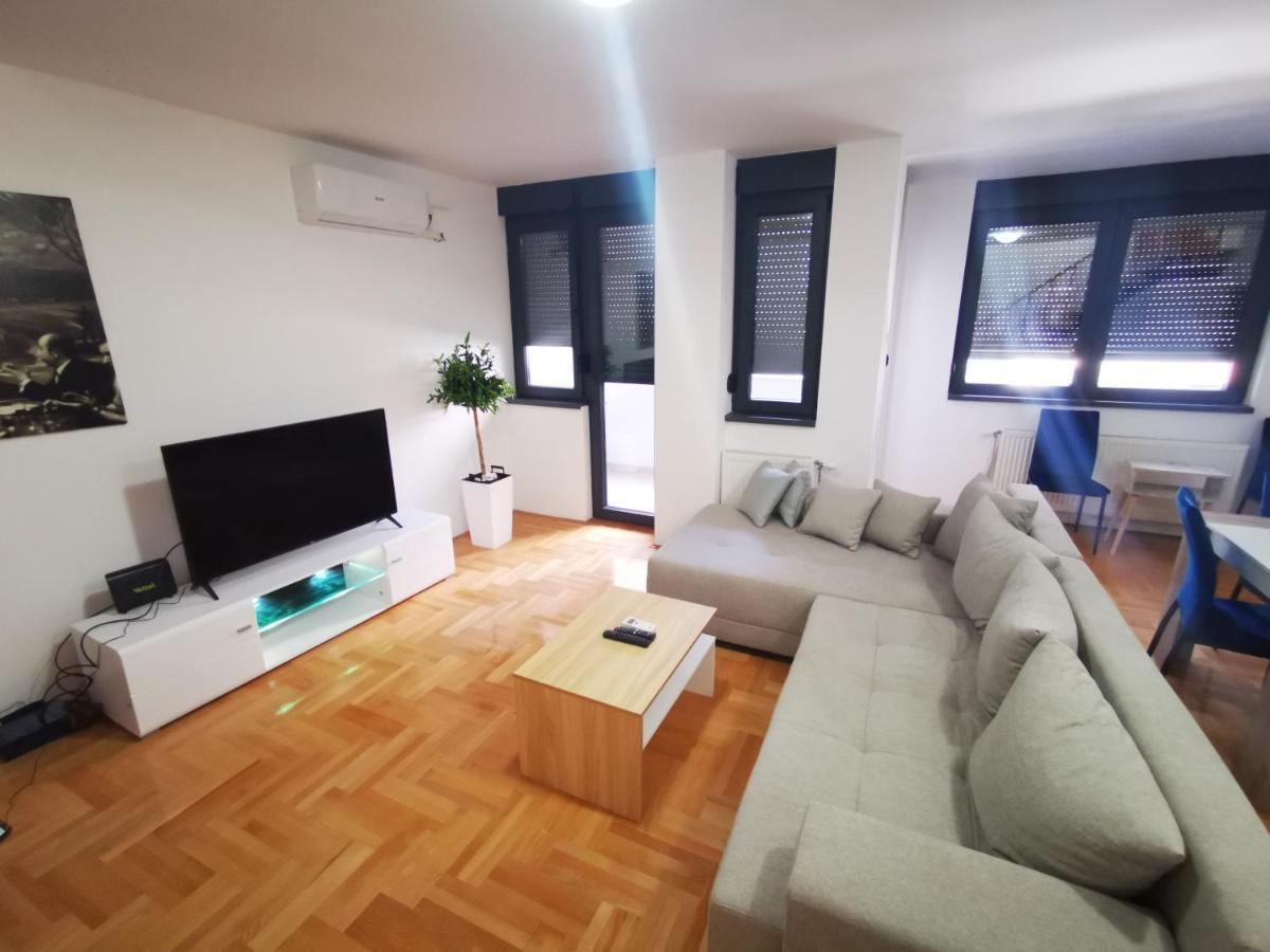 Riviera Apartments Ni Exteriör bild