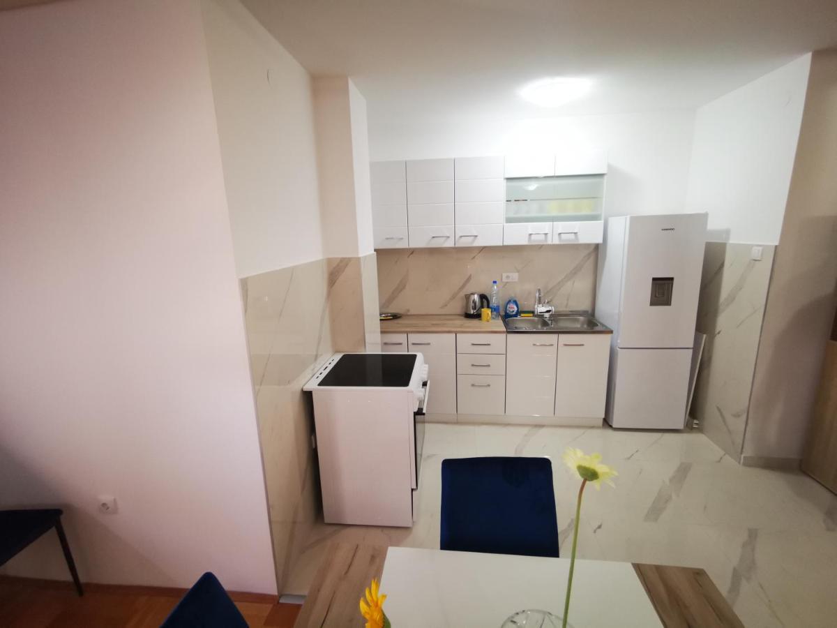 Riviera Apartments Ni Exteriör bild